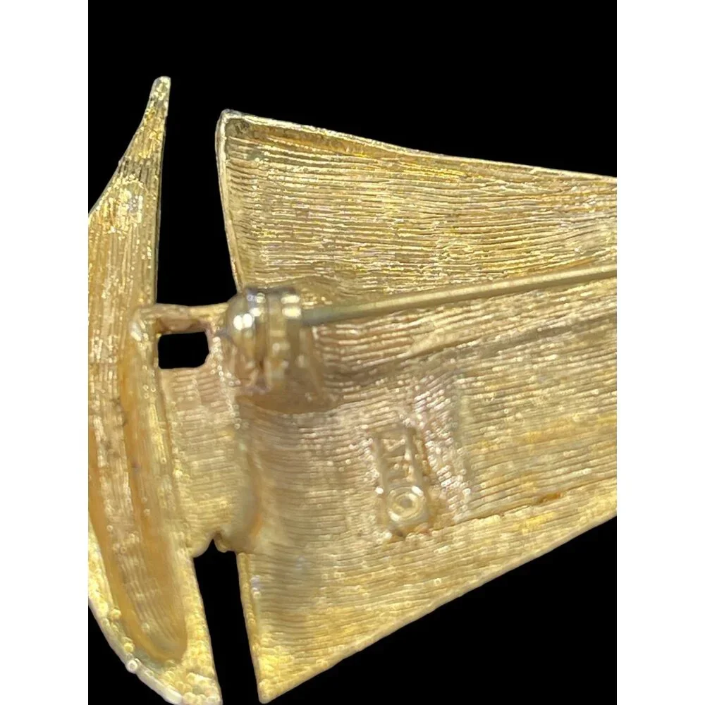 Vtg Arthur Pepper ART Jewelry Signed Brushed Gold Tone Sailboat Brooch Nautical - Picture 6 of 6